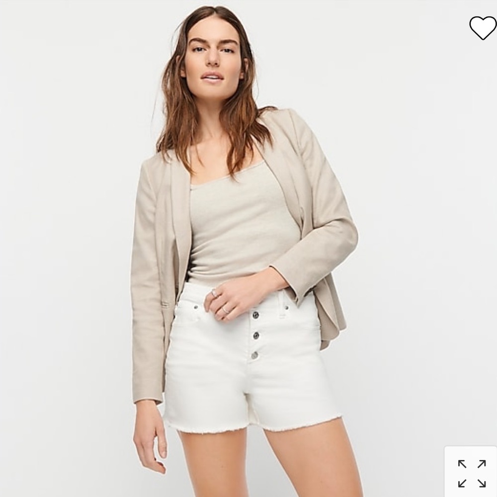 High-rise denim short in white with button fly
